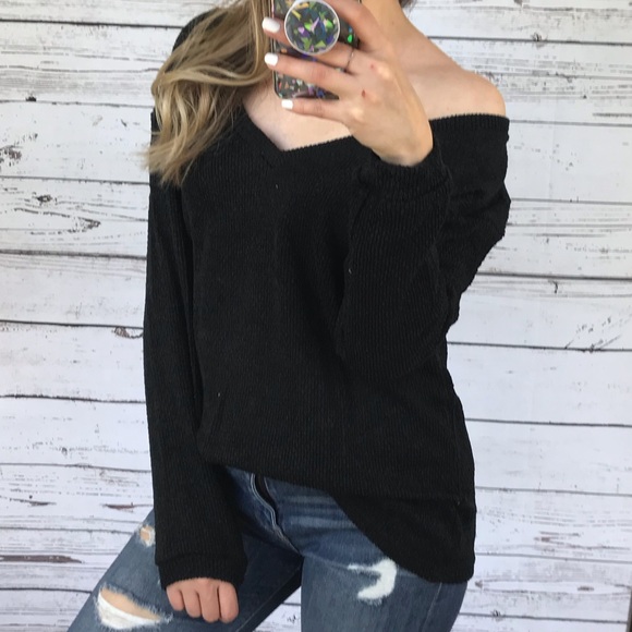 ❗️1 LEFT❗️ Black Oversized Vneck Knit Sweater - Picture 4 of 8